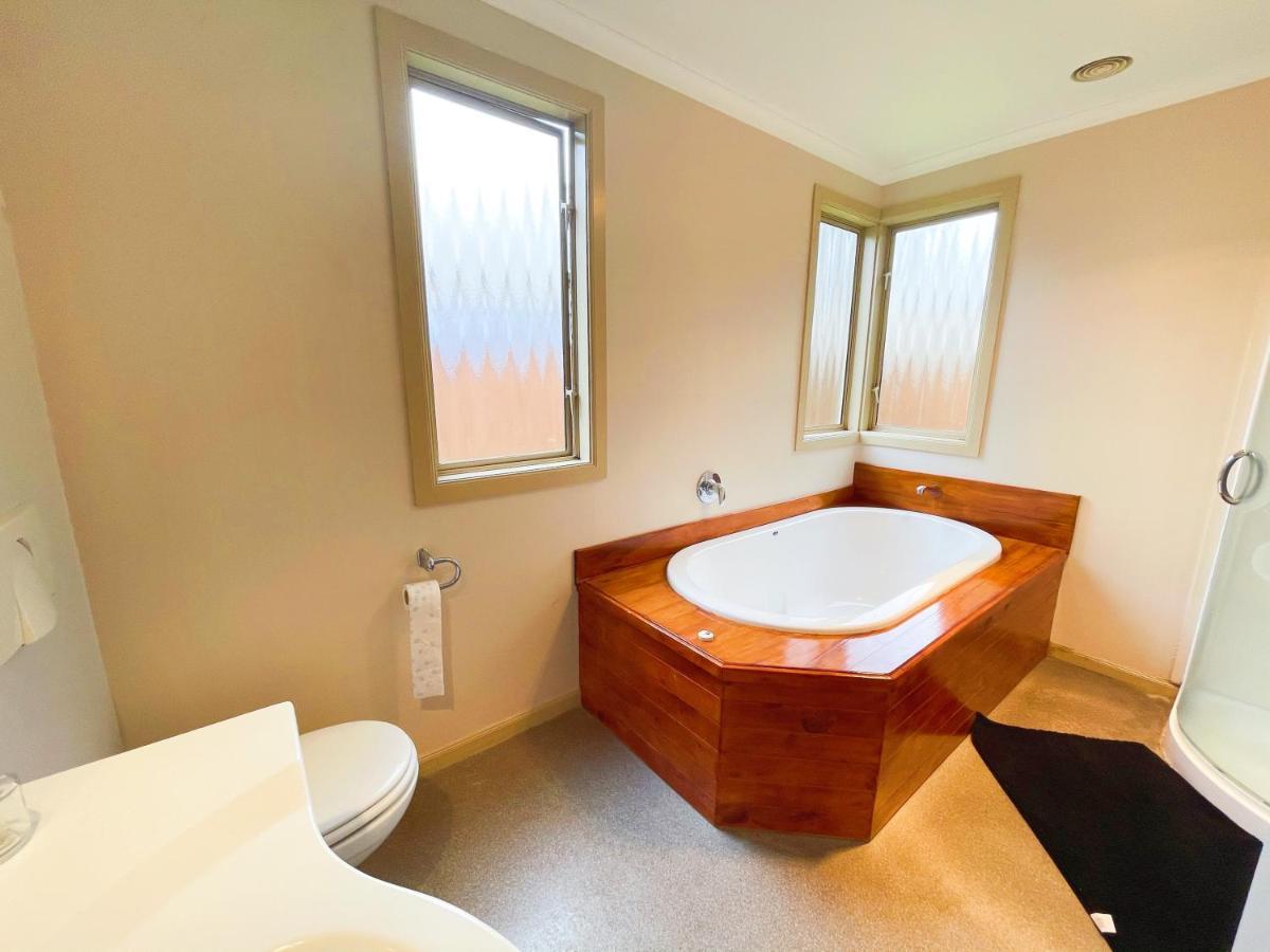 Private And Perfect For Families, Rotorua Escape Villa Bagian luar foto